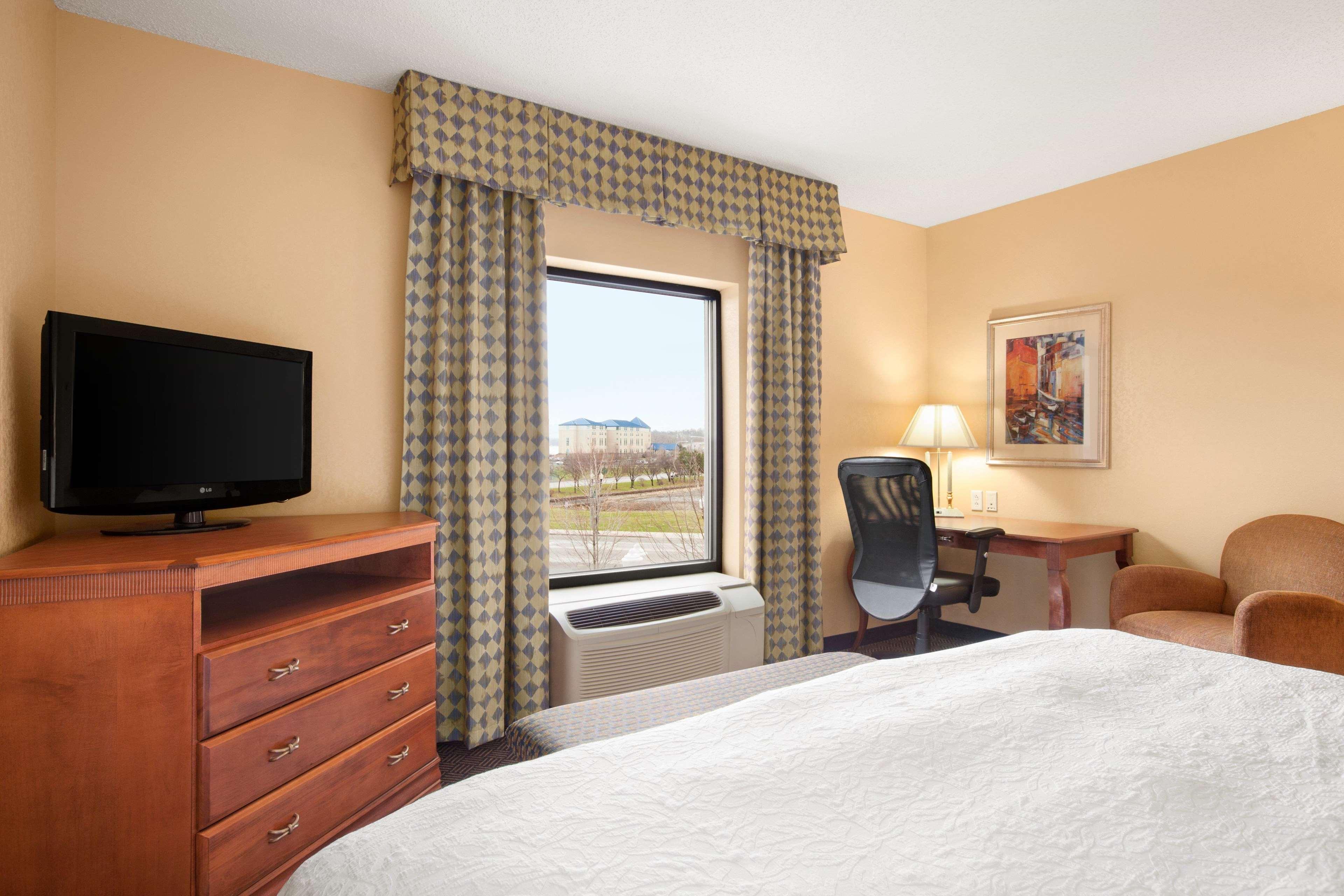 Hampton Inn Geneva Eksteriør bilde