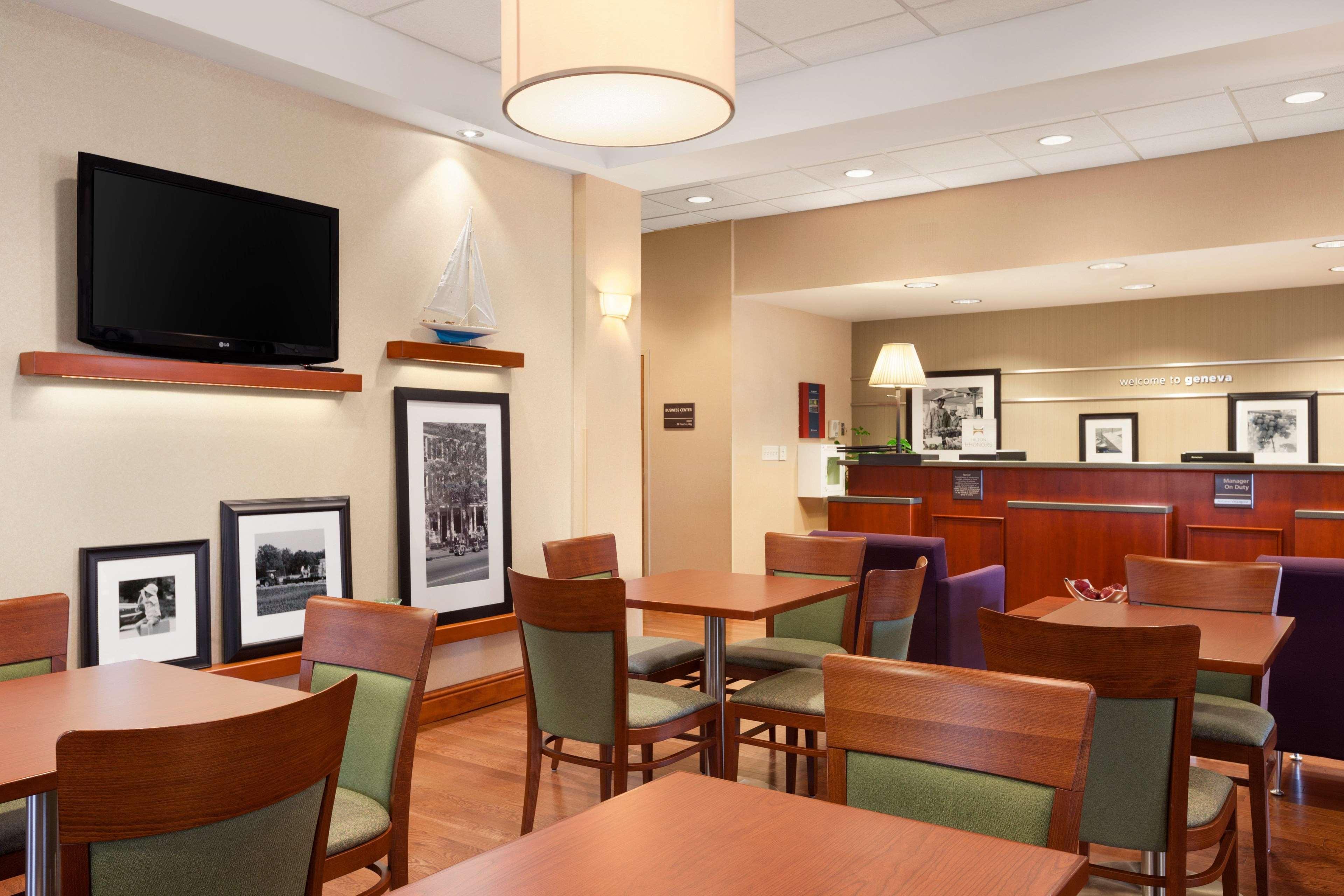 Hampton Inn Geneva Eksteriør bilde